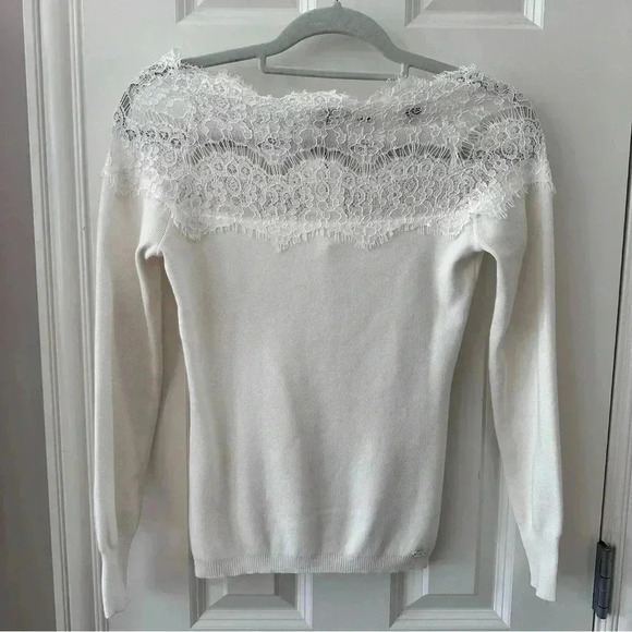 Lipsy Off Shoulder Ivory Sweater Eyelash Lace Trim Womens SM Coquette‎ Preppy - Picture 2 of 9